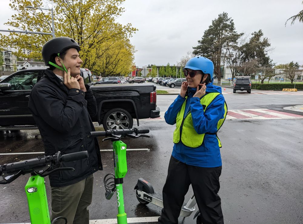 An education instructor teaches a participant the 2V2 helmet rule.