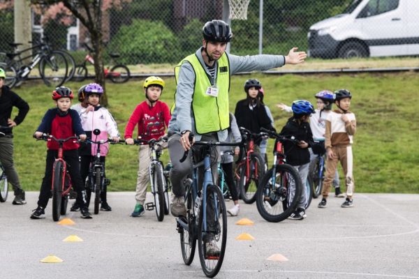 An instructor teaching turn signals.